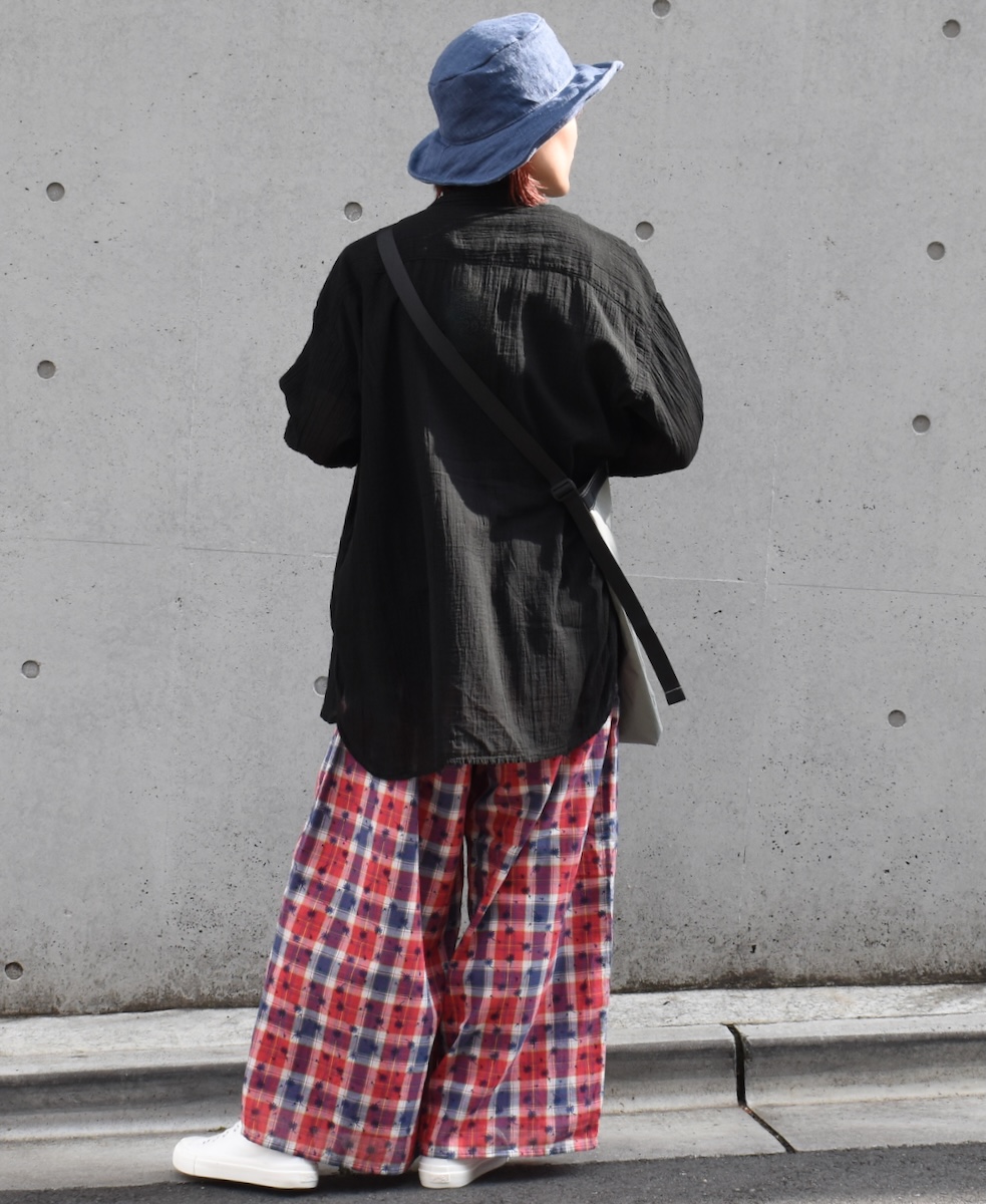 NSL24066 (パンツ) COTTON YARN DYE CHECK WITH NAVY FLOWER PRINT WIDE EASY PANTS
