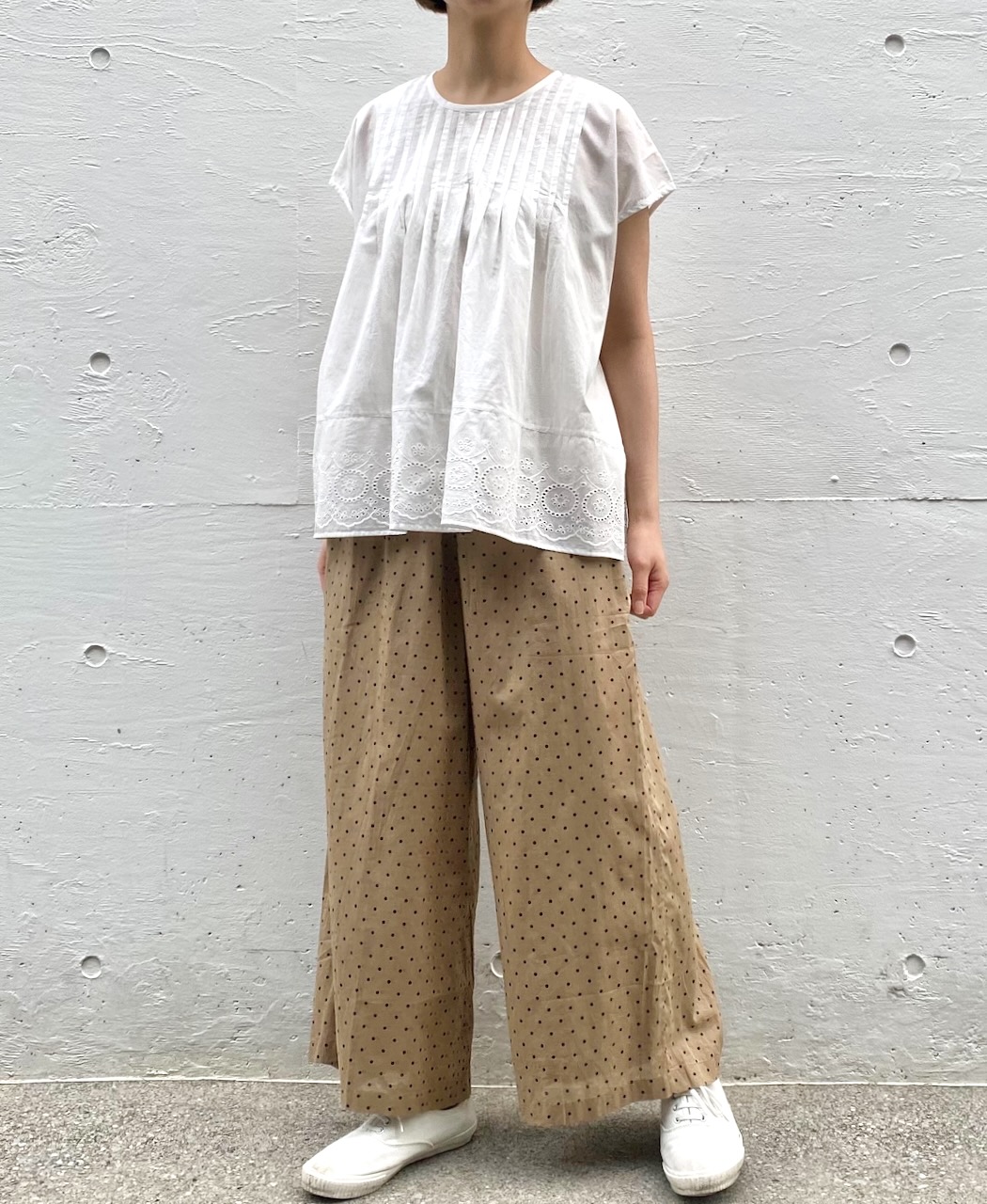 INSL24223 (ブラウス) 80'S VOILE PLAIN WITH CUT WORK LACE CREW-NECK FRENCH/SL SHIRT WITH PINTUCK