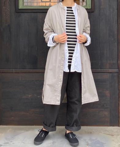 ARMEN 〜40’S POPLIN OVER-DYE BANDED COLLAR LONG SHI…