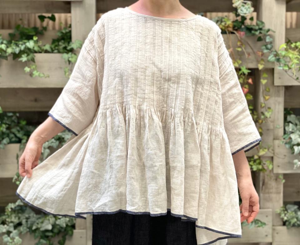 【美品】  maison de SOIL / メゾンドソイル | 2023SS | 80'S HANDWOVEN LINEN PLAIN WITH SELVAGE RANDOM PLEATS V-NECK FRONT OPENING DRESS 手織りリネン ピンタックワンピース | 2 | BLACK | レディース