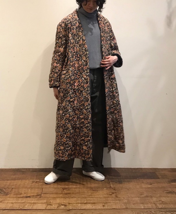 maison de soil PADDED SILK FLOWER V-COLLAR COAT - BLACK-,Narumi