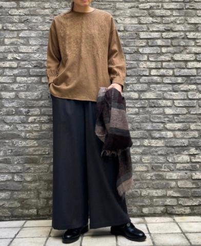 maison de soil WOOL PLAIN BACK OPENING CREW-NECK E…