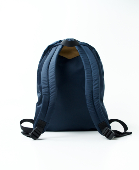 PNAM1611 (バッグ) NYLON DAYPACK