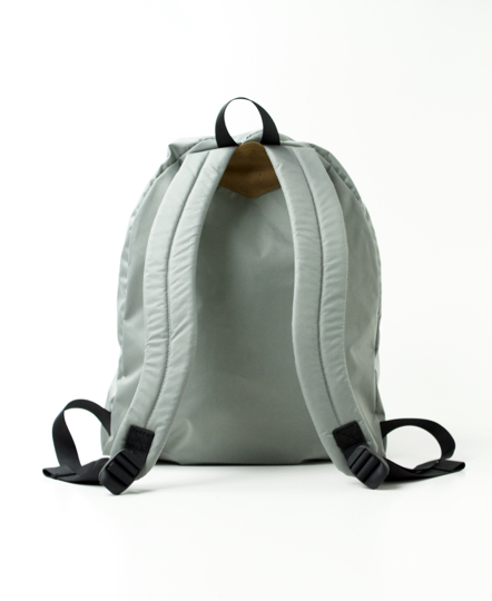 PNAM1611 (バッグ) NYLON DAYPACK