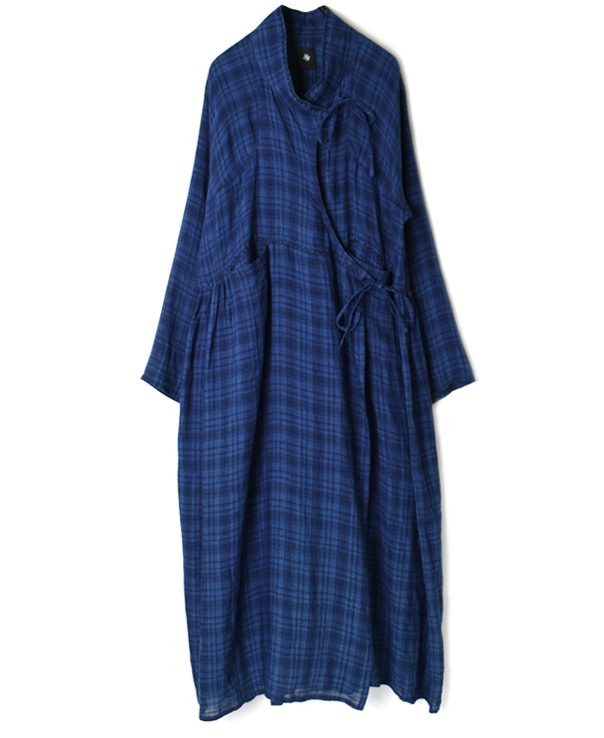 INMDS20202 80’S HAND WOVEN YARN DYED NATURAL INDIGO LINEN CHECK CACHE-COEUR DRESS WITH HAND STITCH