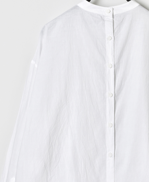 NMDS16551 60'S ORGANIC CAMBRIC BACK OPENING STAND COLLAR SHIRT