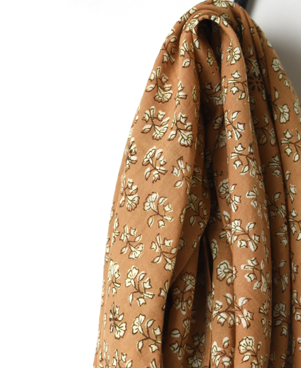 NMDS18087 FINE VOILE SMALL FLOWER BLOCK PRINT SCARF 100x100