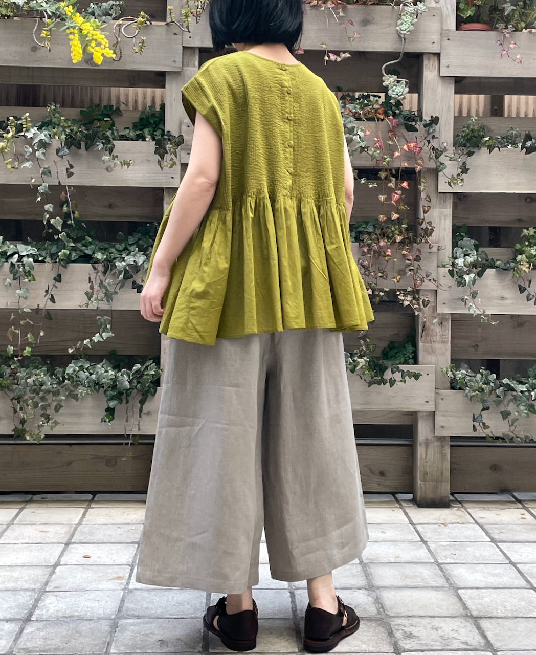 NMDS22162 (ブラウス) 80'S ORGANIC VOILE PLAIN CREW-NECK FRENCH/SL SHIRT WITH PINTUCK