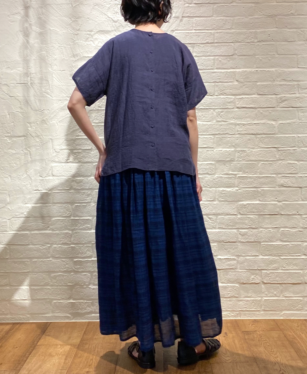 NMDS20022 (シャツ) 80'S POWER LOOM LINEN WITH EMB BACK OPENING CREW-NECK S/SL EMB SHIRT