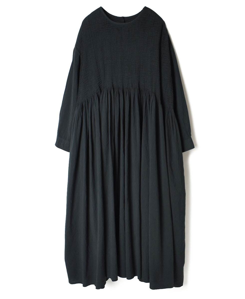 INMDS22703D (ワンピース) HEAVY COTTON WITH SELVEDGE (OVERDYE) CREW-NECK DRESS WITH MINI PINTUCK