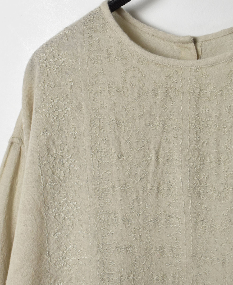 NMDS20562 (シャツ) BOILED WOOL PLAIN BACK OPENING CREW-NECK EMB SHIRT