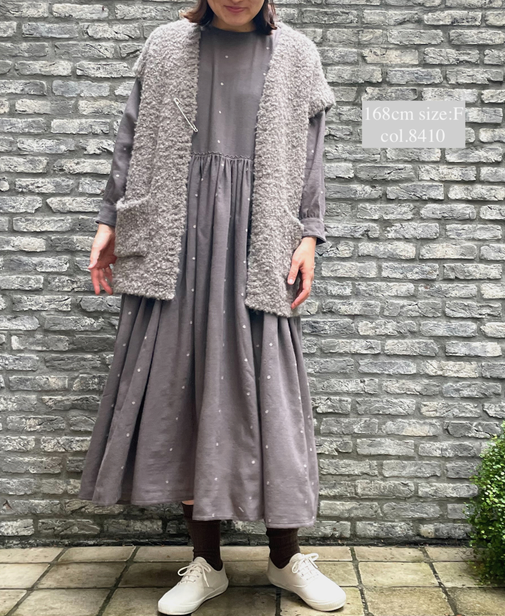 CNMDS2251A (ベスト) BOUCLE V-NECK VEST WITH PIN