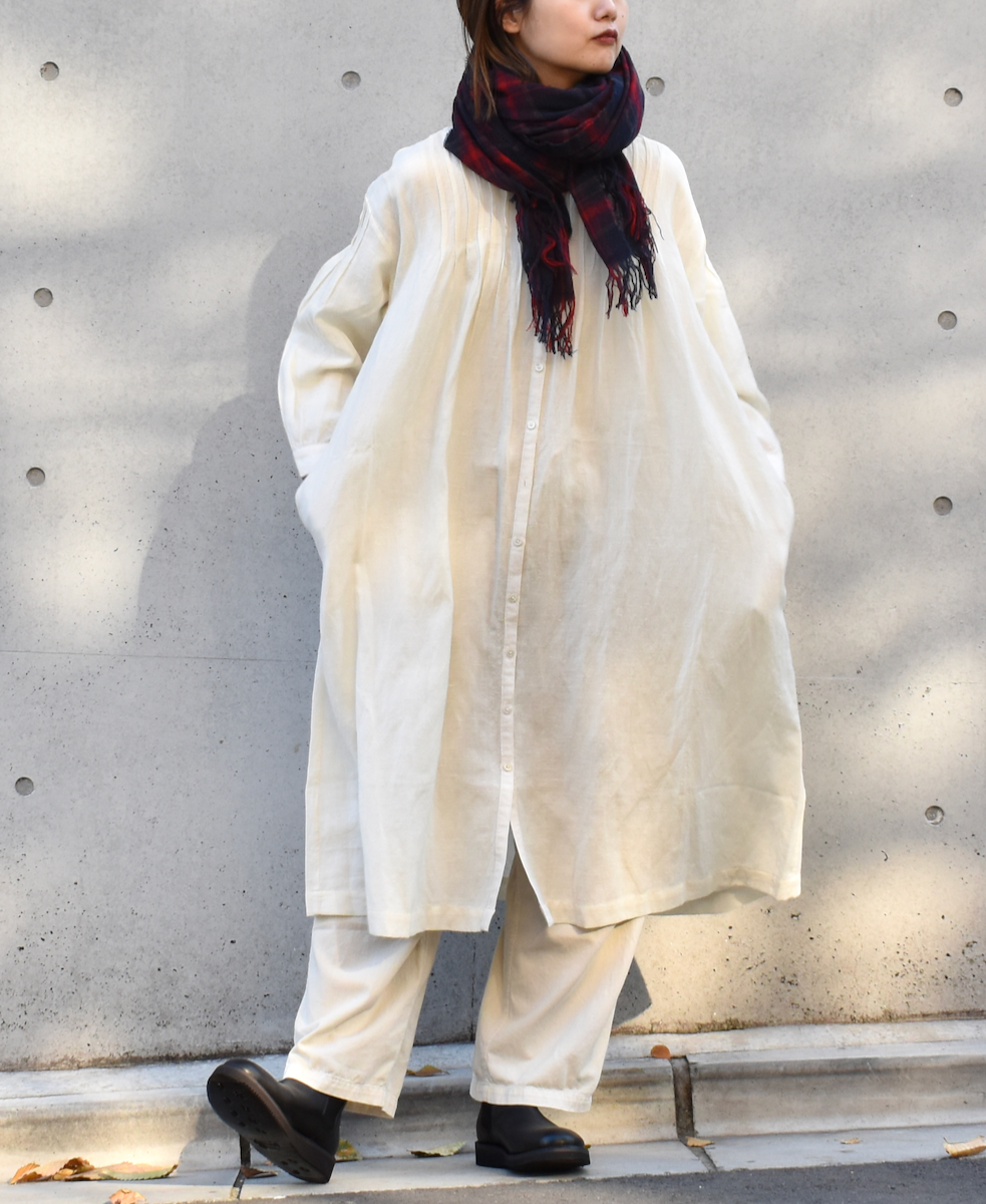 INSL22604 (ワンピース) WOOL/LINEN PLAIN BANDED COLLAR PINTUCK DRESS