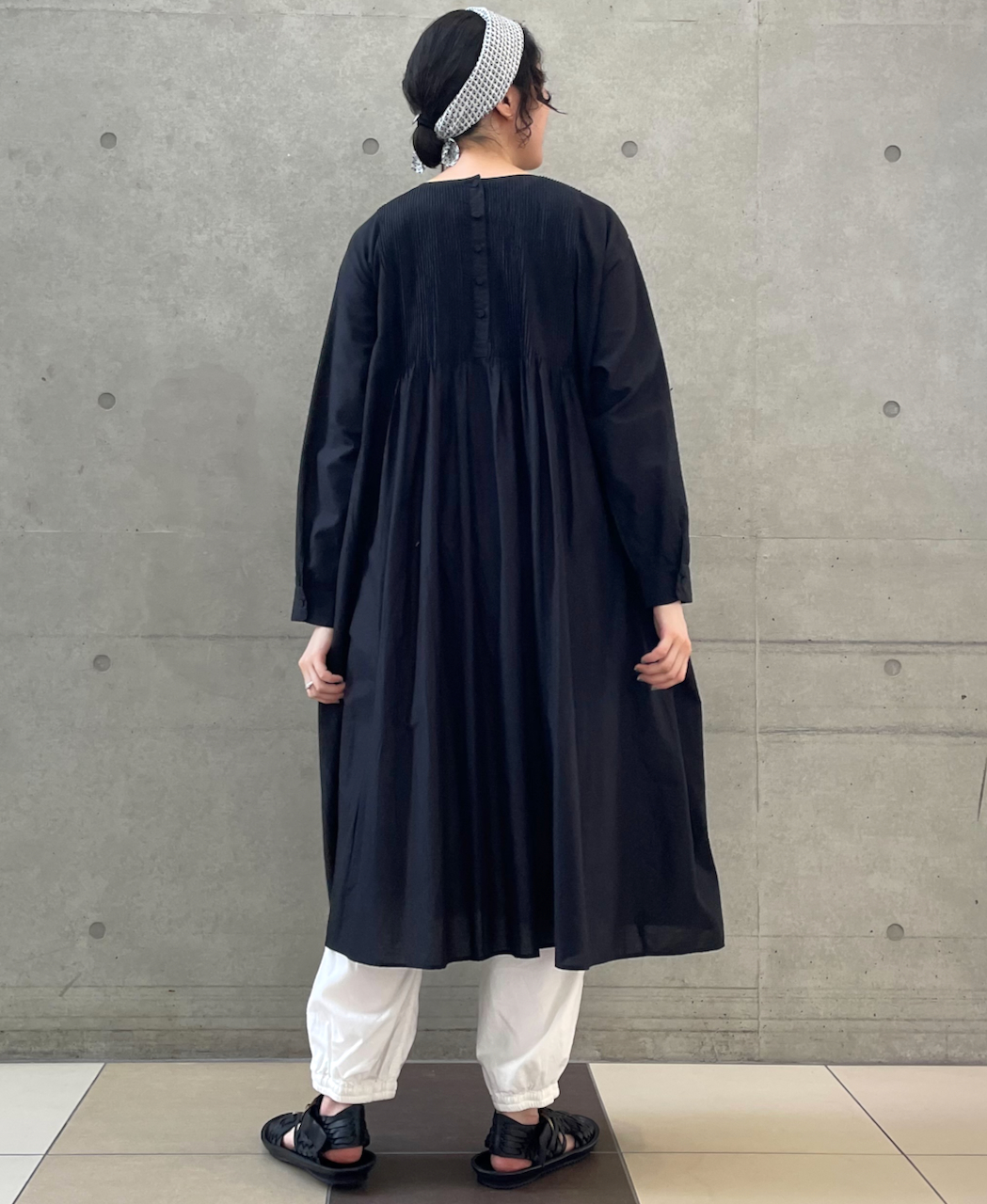 NMDS23162 (ワンピース) 60'S ORGANIC CAMBRIC CREW-NECK P/O SHIRT DRESS WITH PINTUCK