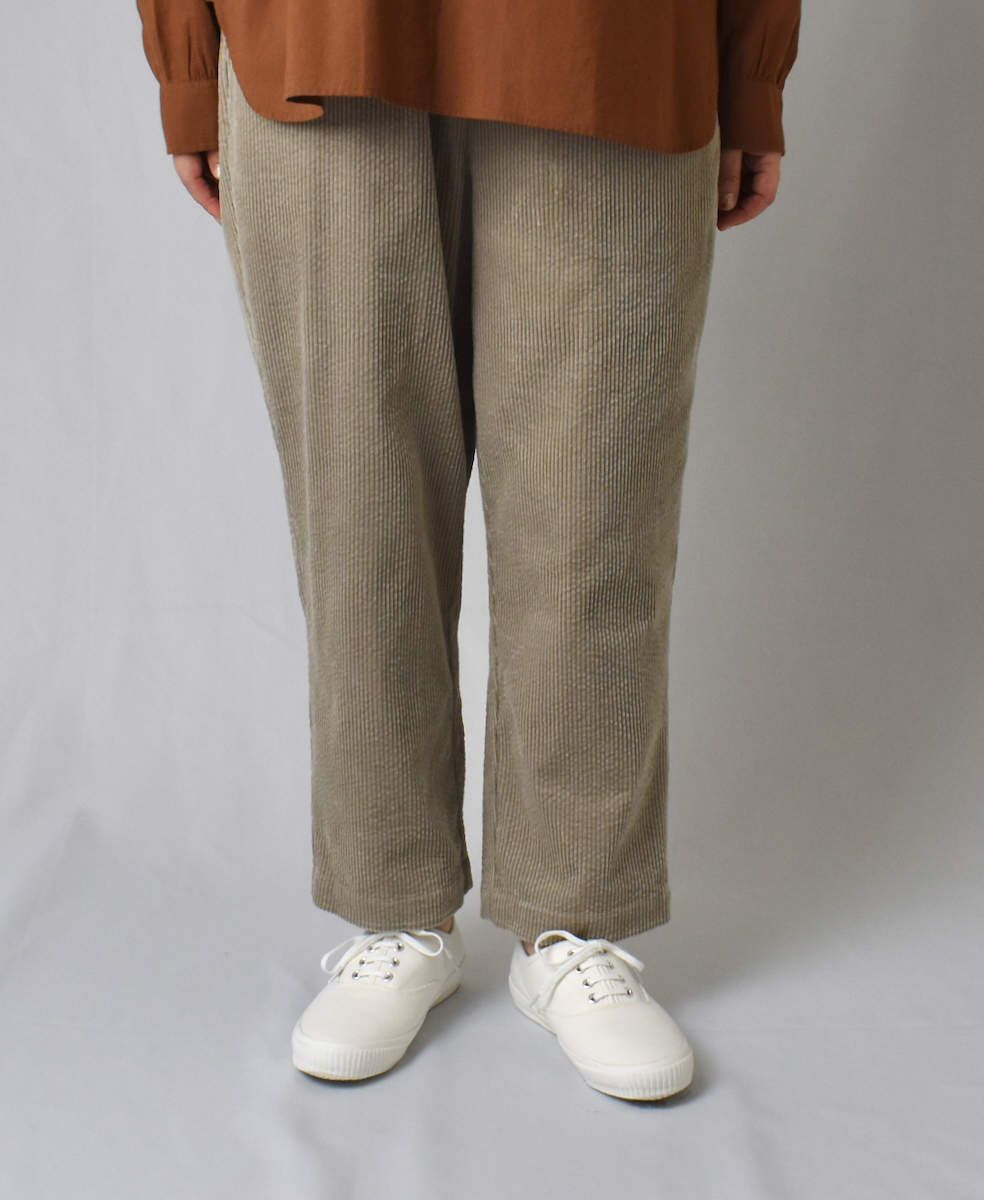 GNMDS2101CR (パンツ) TROUSERS/8WALE CORDUROY EASY TAPERED PANTS