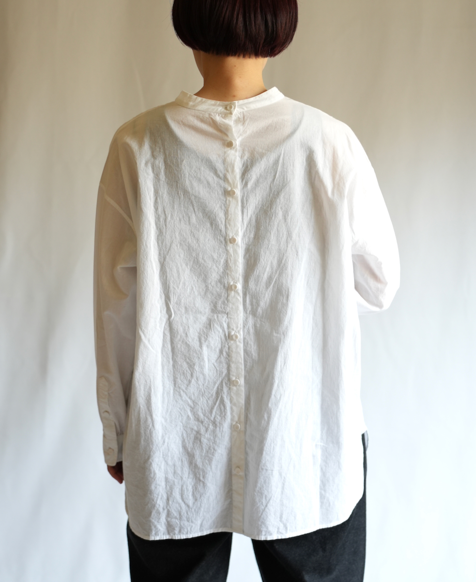 NMDS16551(ブラウス) 60'S ORGANIC CAMBRIC BACK OPENING STAND COLLAR EMB SHIRT