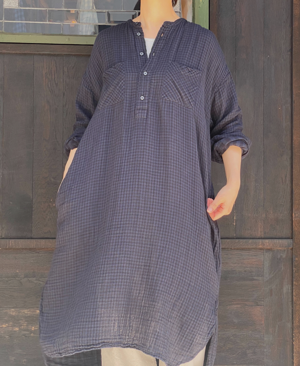 ●INAM2351DGD (ロングシャツ) DOUBLE GAUZE OVER DYED SMALL CHECK MEDIUM CHECK UTILITY BANDED COLLAR PULLOVER LONG SHIRT
