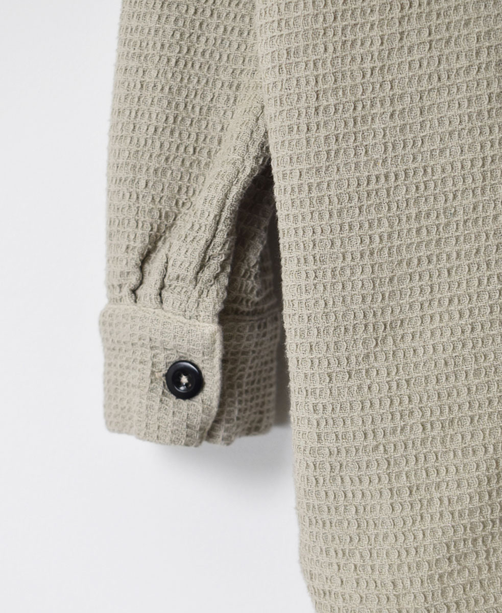 INHT2203WPD (シャツ) WAFFLE PLAIN OVERDYE HENLY NECK SHIRT