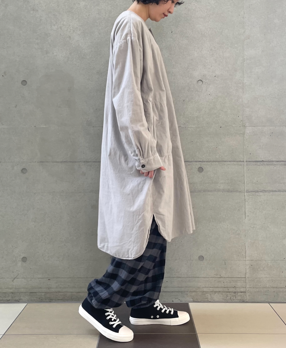 INHT2301CD (ロングシャツ) 26WALES CORDUROY OVERDYE HENLY NECK LONG SHIRT