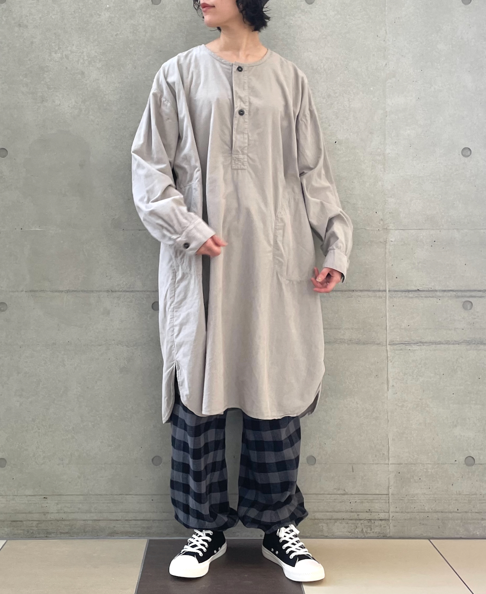 INHT2301CD (ロングシャツ) 26WALES CORDUROY OVERDYE HENLY NECK LONG SHIRT