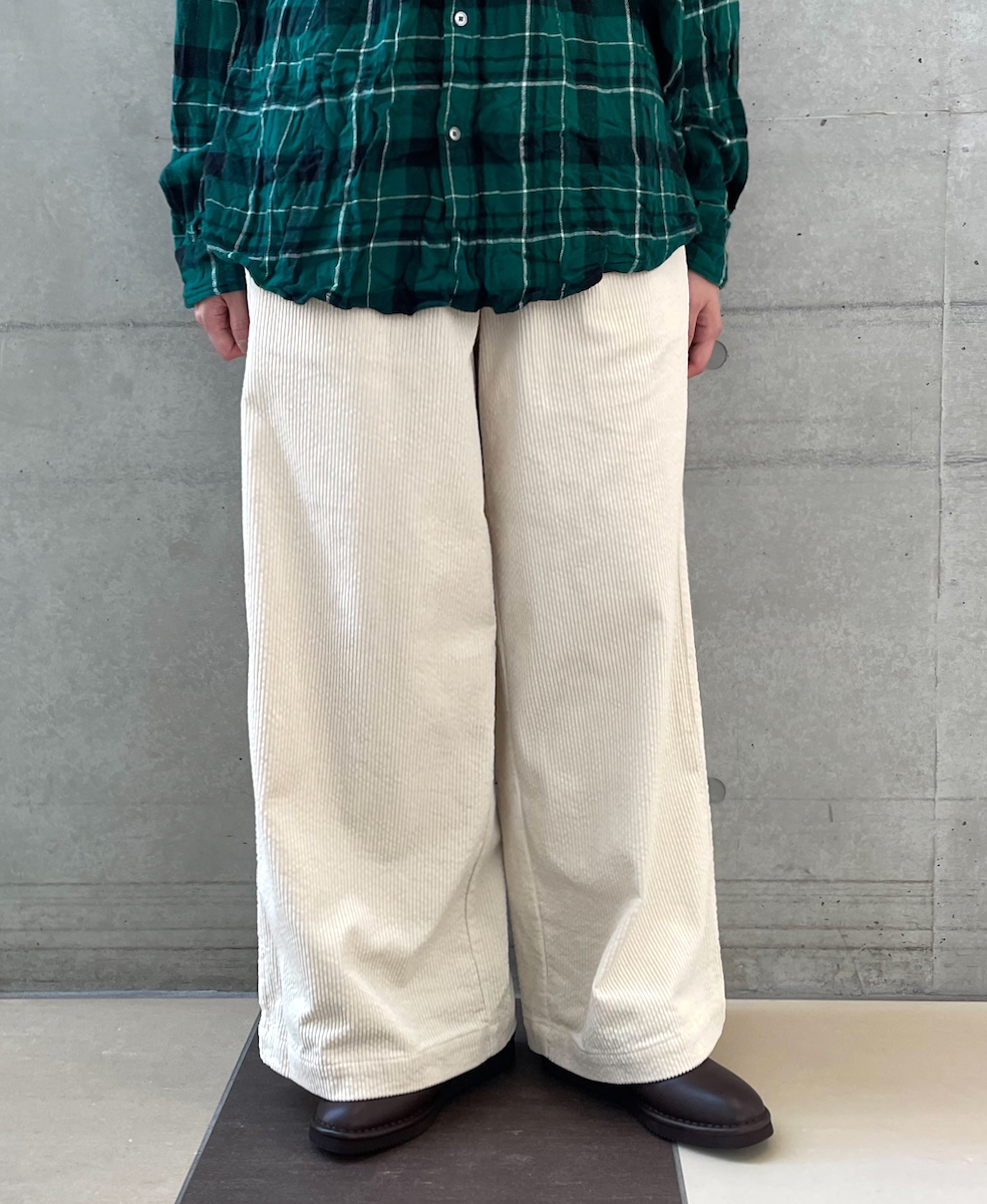 GNMDS2052CR (パンツ) TROUSERS/8WALE CORDUROY EASY WIDE PANTS