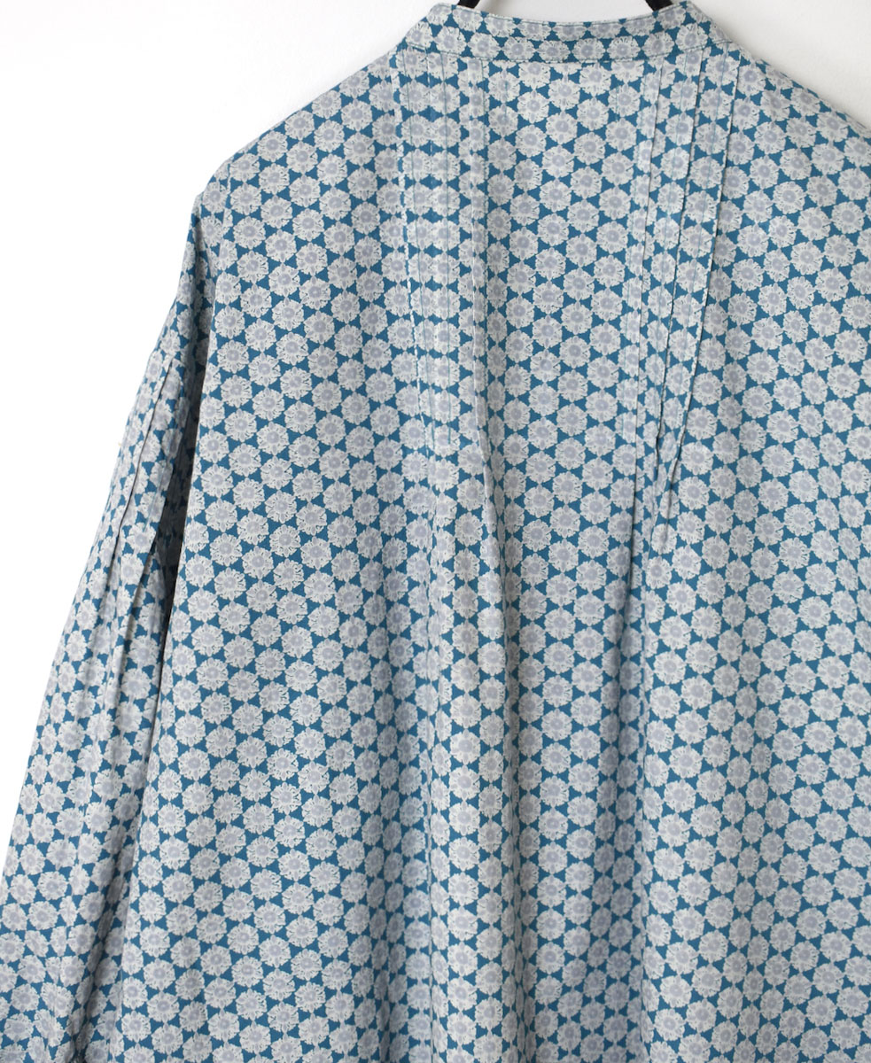 INSL23721 (シャツ) 60'S POPLIN FLOWER PRINT BANDED COLLAR PINTUCK SHIRT