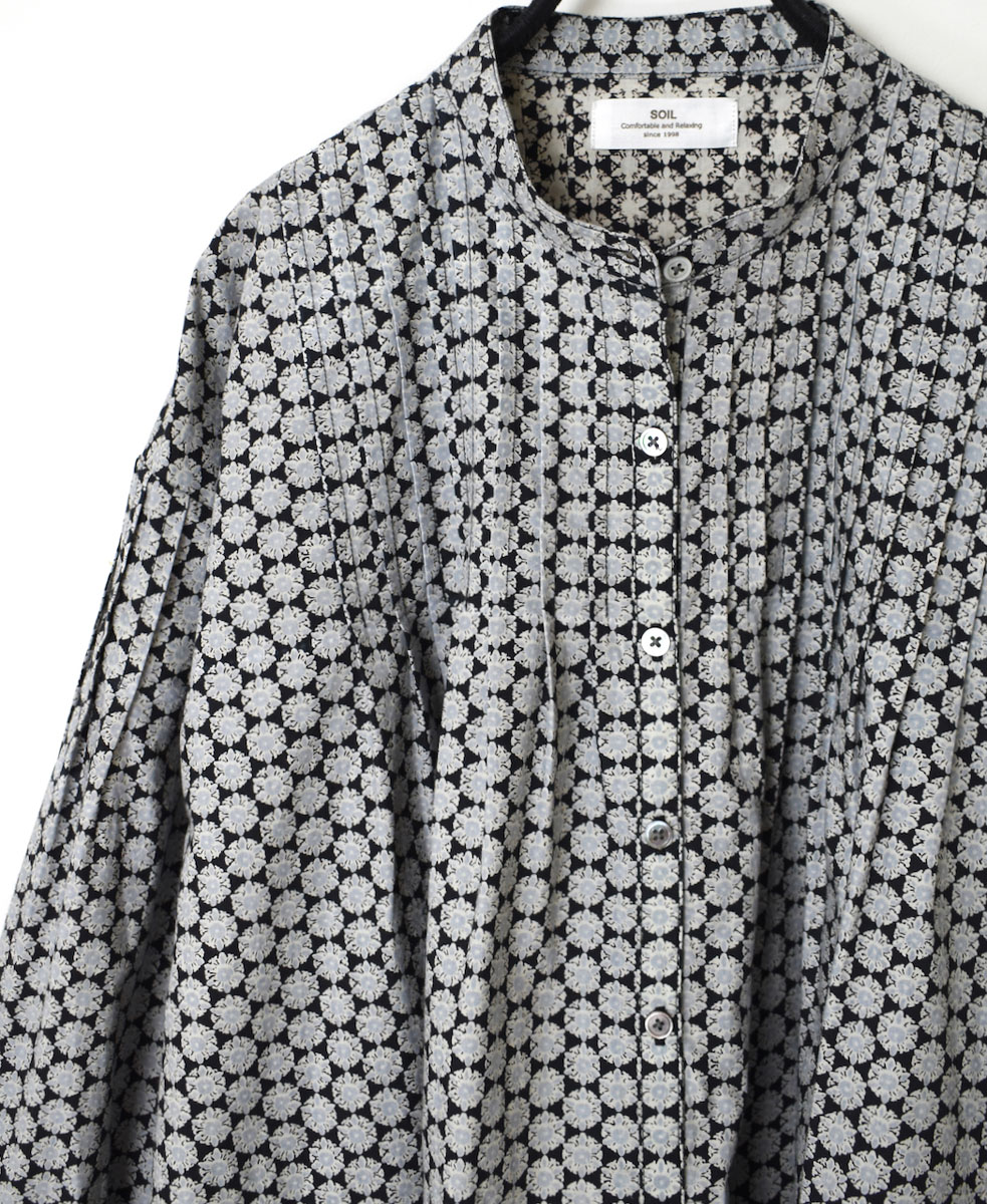 INSL23721 (シャツ) 60'S POPLIN FLOWER PRINT BANDED COLLAR PINTUCK SHIRT