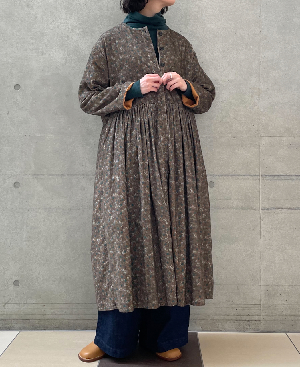 NSL23541 (ワンピース) CORDUROY SMALL FLOWER PRINT CREW-NECK GATHERED DRESS