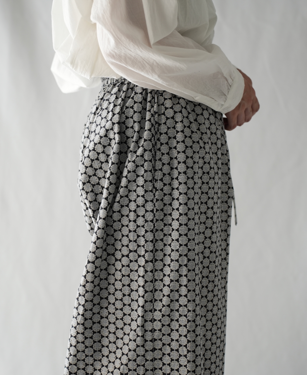 INSL23726 (パンツ) 60'S POPLIN FLOWER PRINT EASY PANTS