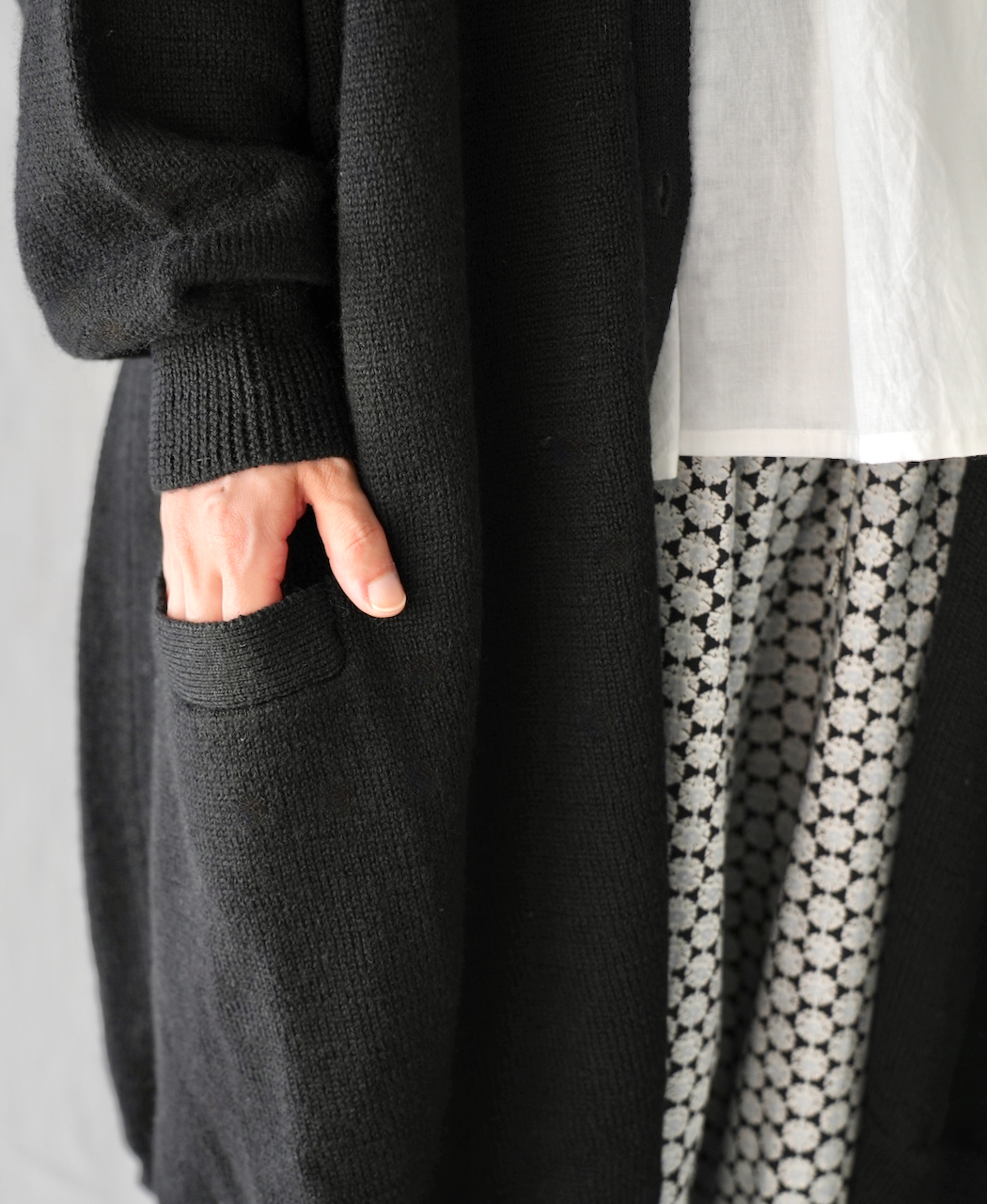 GNSL22703 (カーディガン) 5GG 2PLY COTOSWOLDS TURTLE NECK BUTTON LONG CARDIGAN