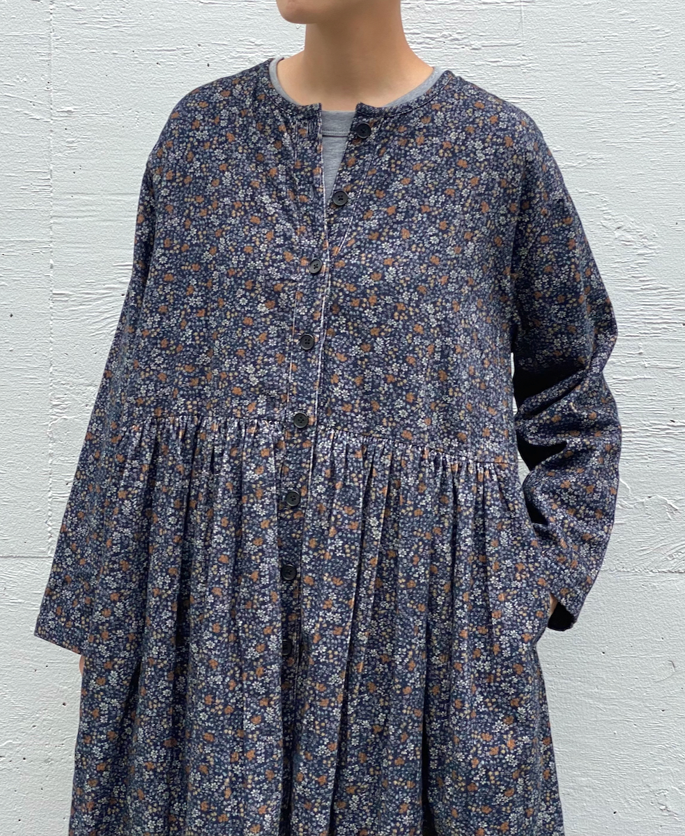 NSL23541 (ワンピース) CORDUROY SMALL FLOWER PRINT CREW-NECK GATHERED DRESS