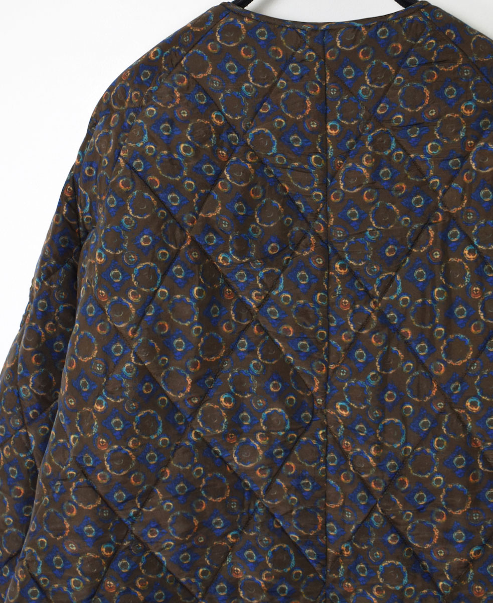 NMDS23541P (コート) PADDED SILK PRINT C-NECK FRONT BUTTON COAT