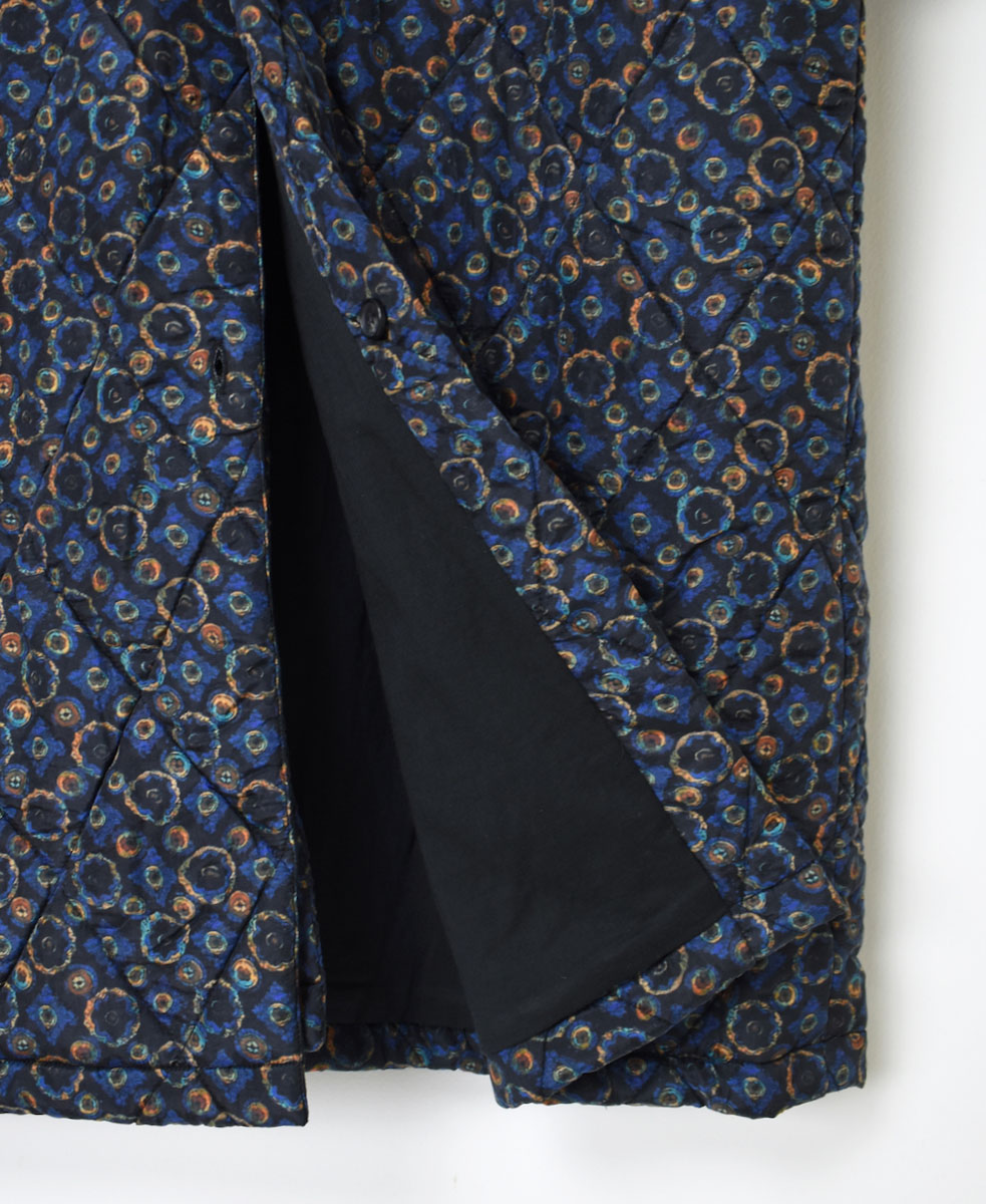 NMDS23541P (コート) PADDED SILK PRINT C-NECK FRONT BUTTON COAT