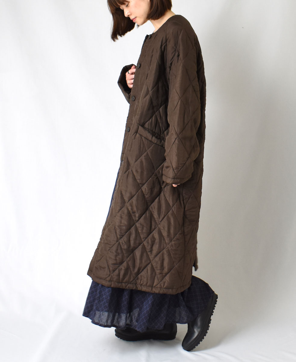 NMDS23541 (コート) PADDED SILK PLAIN C-NECK FRONT BUTTON COAT