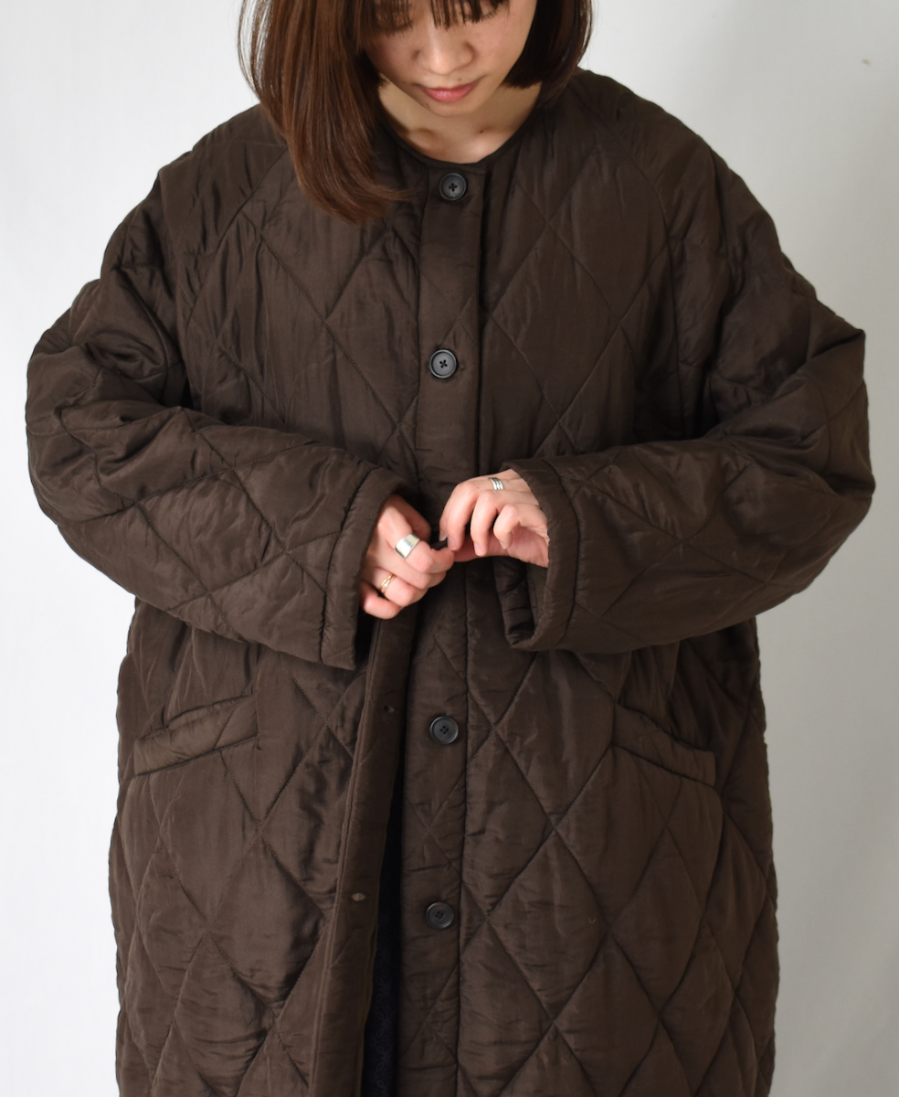 NMDS23541 (コート) PADDED SILK PLAIN C-NECK FRONT BUTTON COAT