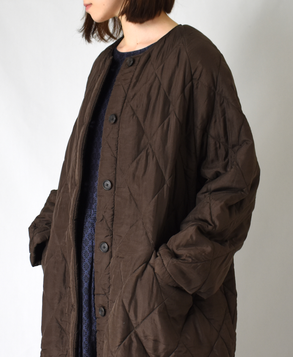 NMDS23541 (コート) PADDED SILK PLAIN C-NECK FRONT BUTTON COAT