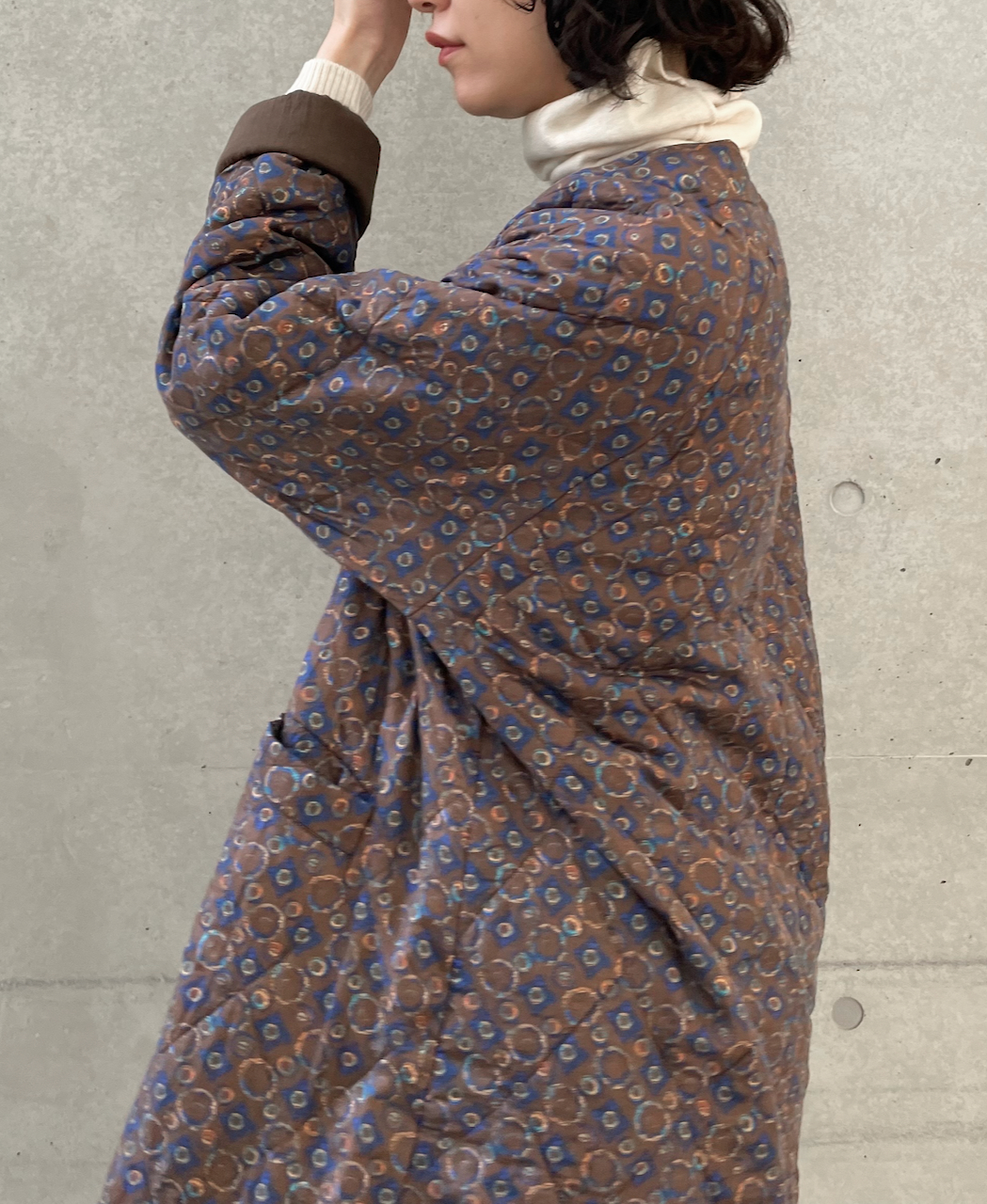 NMDS23541P (コート) PADDED SILK PRINT C-NECK FRONT BUTTON COAT