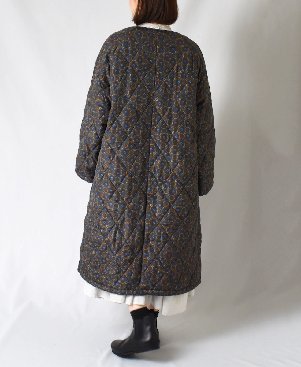 NMDS23541P (コート) PADDED SILK PRINT C-NECK FRONT BUTTON COAT