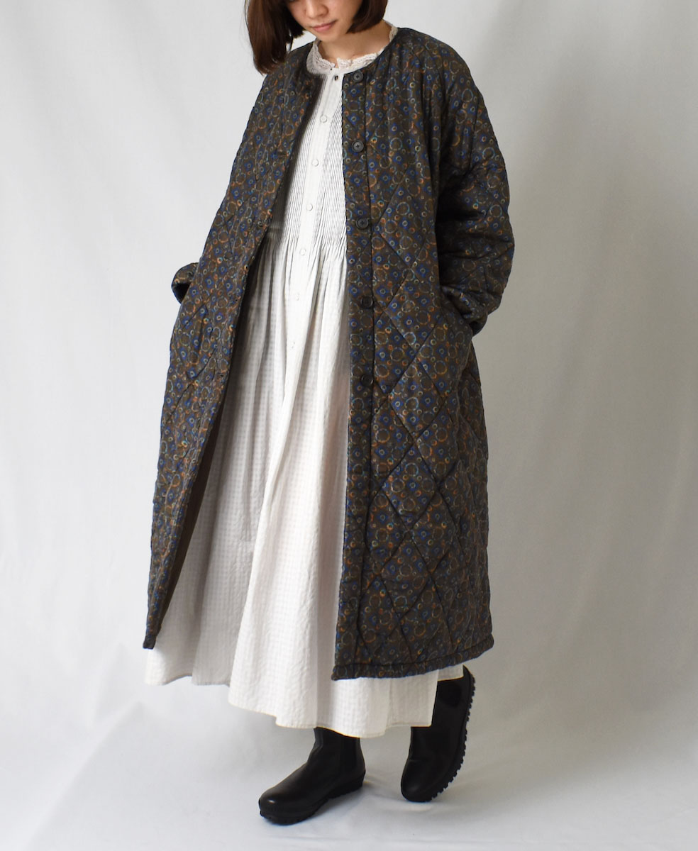 NMDS23541P (コート) PADDED SILK PRINT C-NECK FRONT BUTTON COAT