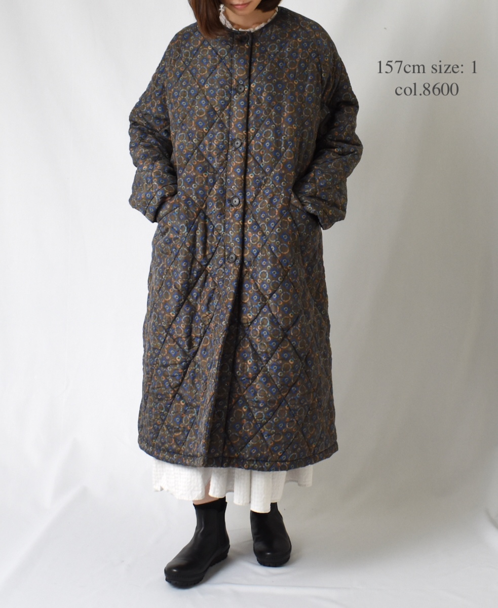 NMDS23541P (コート) PADDED SILK PRINT C-NECK FRONT BUTTON COAT
