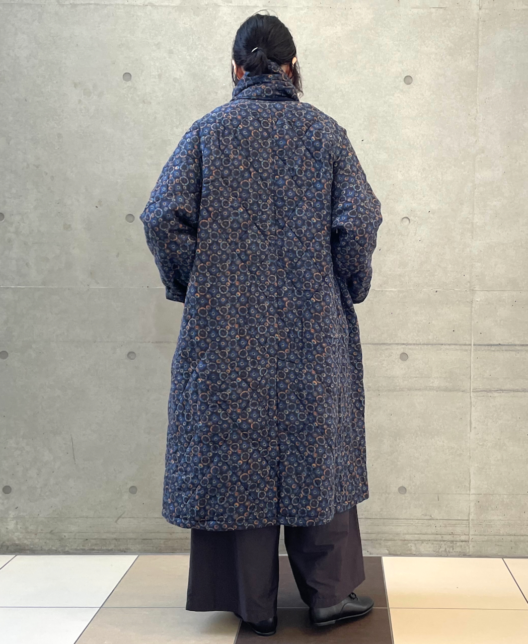 NMDS23541P (コート) PADDED SILK PRINT C-NECK FRONT BUTTON COAT