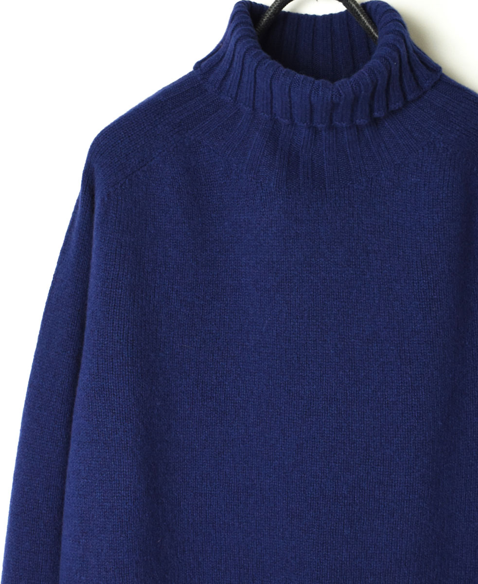JNAMP1651 (ニット) GEELONG LAMBSWOOL POLO NECK SADDLE SHOULDER P/O