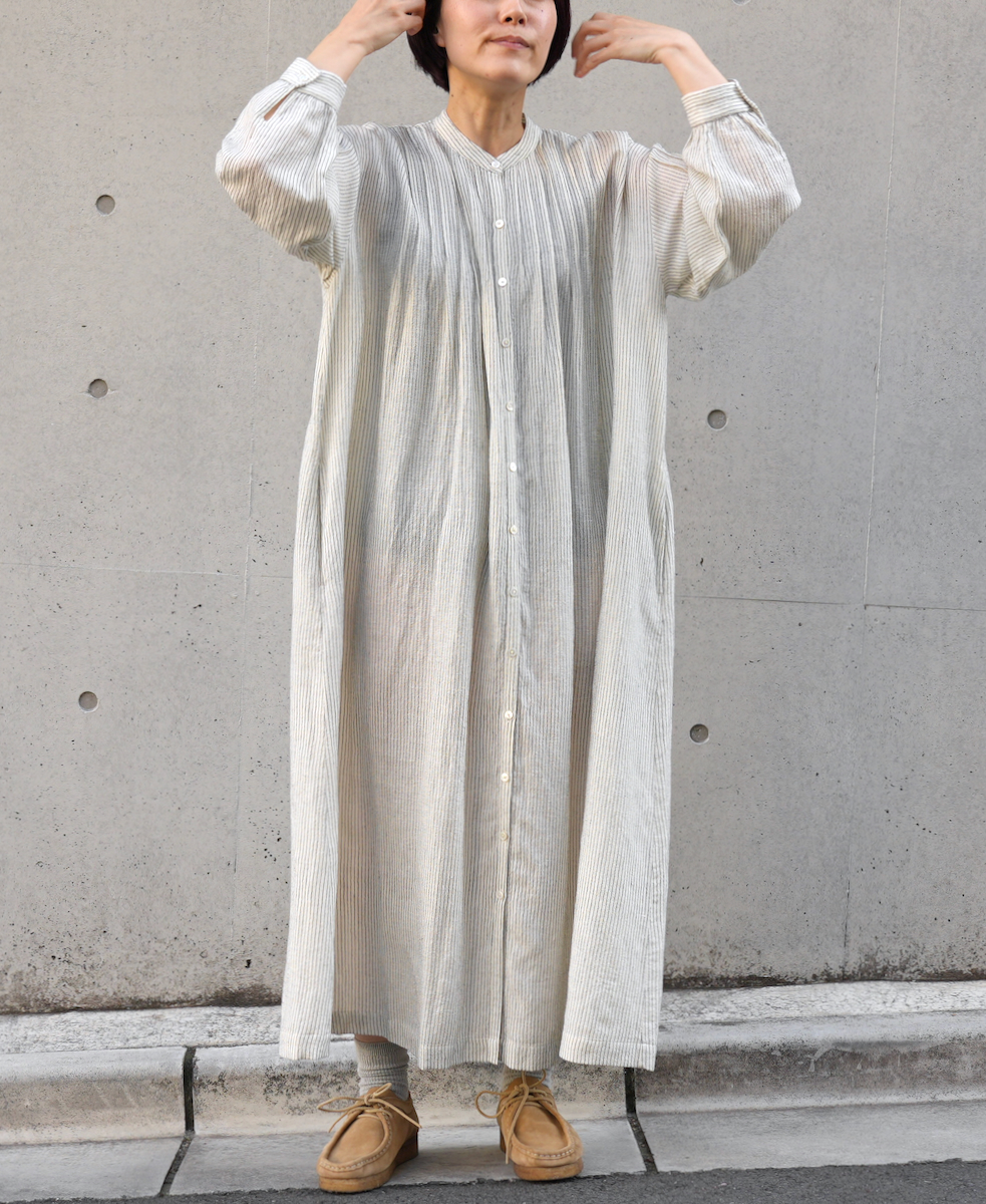 INSL22614 (ワンピース) WOOL/LINEN SMALL CHECK & STRIPE BANDED COLLAR PINTUCK DRESS