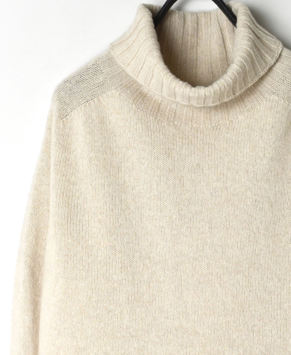 JNAMP1651 (ニット) GEELONG LAMBSWOOL POLO NECK SADDLE SHOULDER P/O