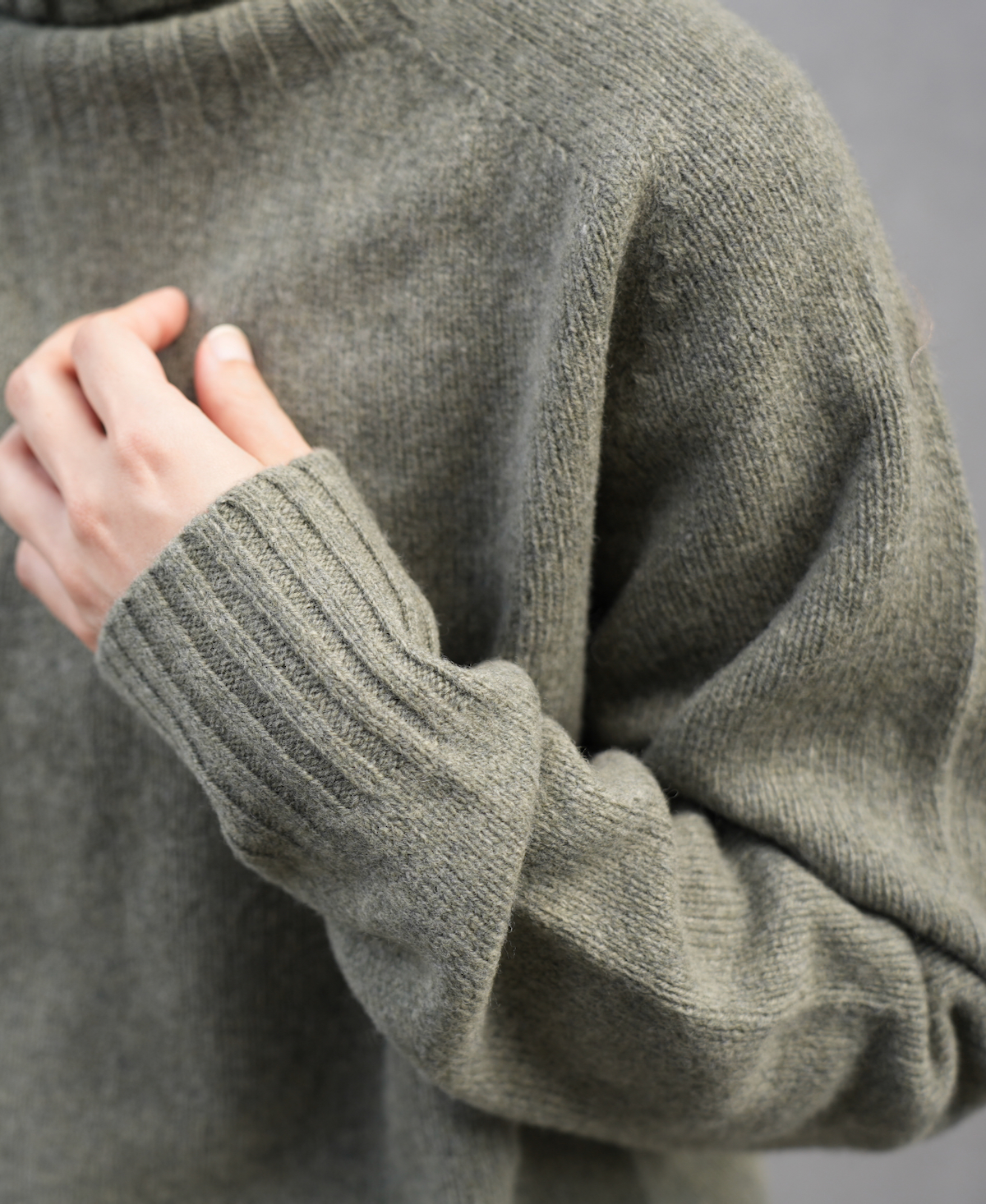 JNAMP1651 (ニット) GEELONG LAMBSWOOL POLO NECK SADDLE SHOULDER P/O