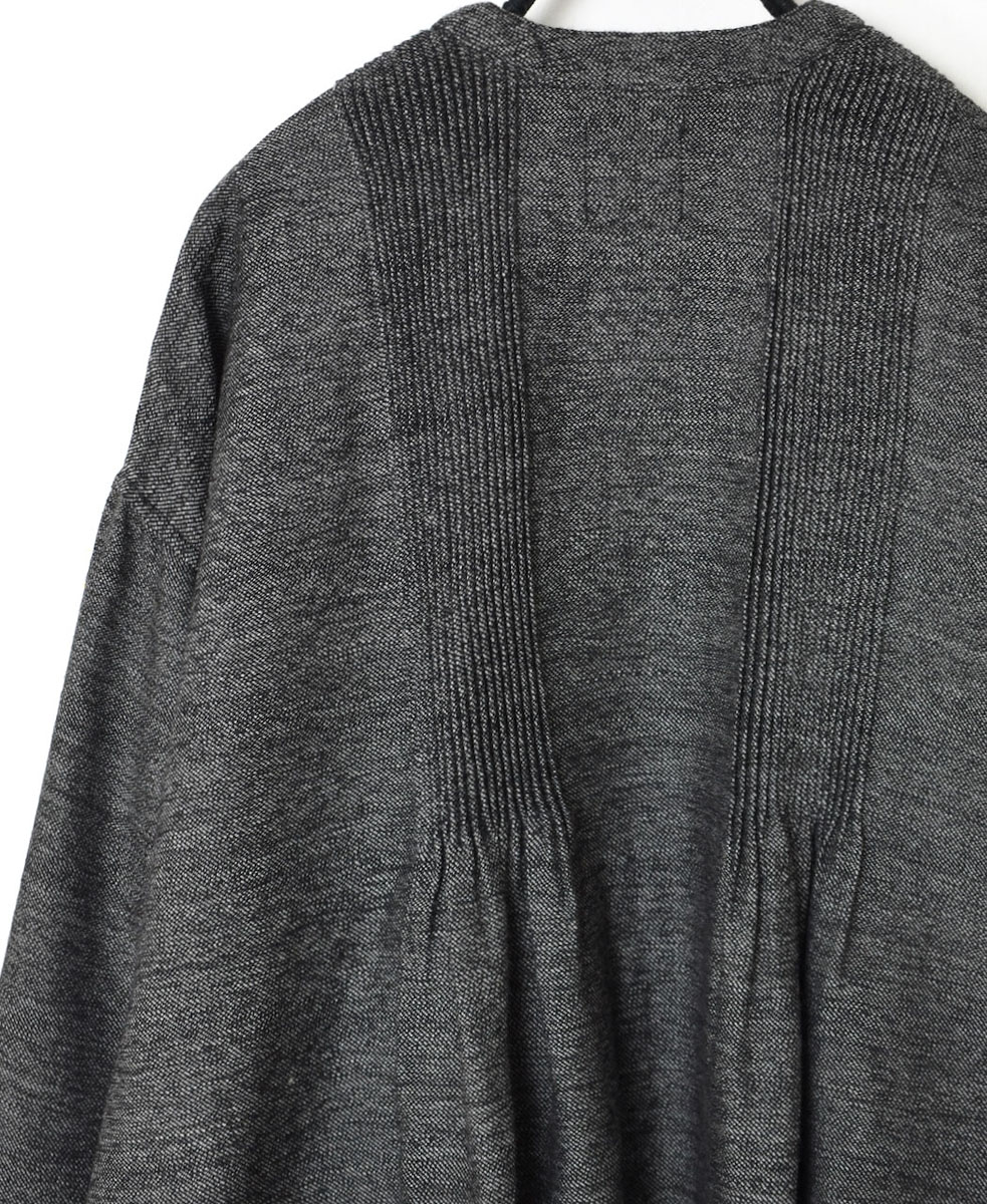 INMDS23752 (ブラウス) TWIST YARN WOOL V-NECK FRONT OPENING BLOUSE WITH MINI PINTUCK