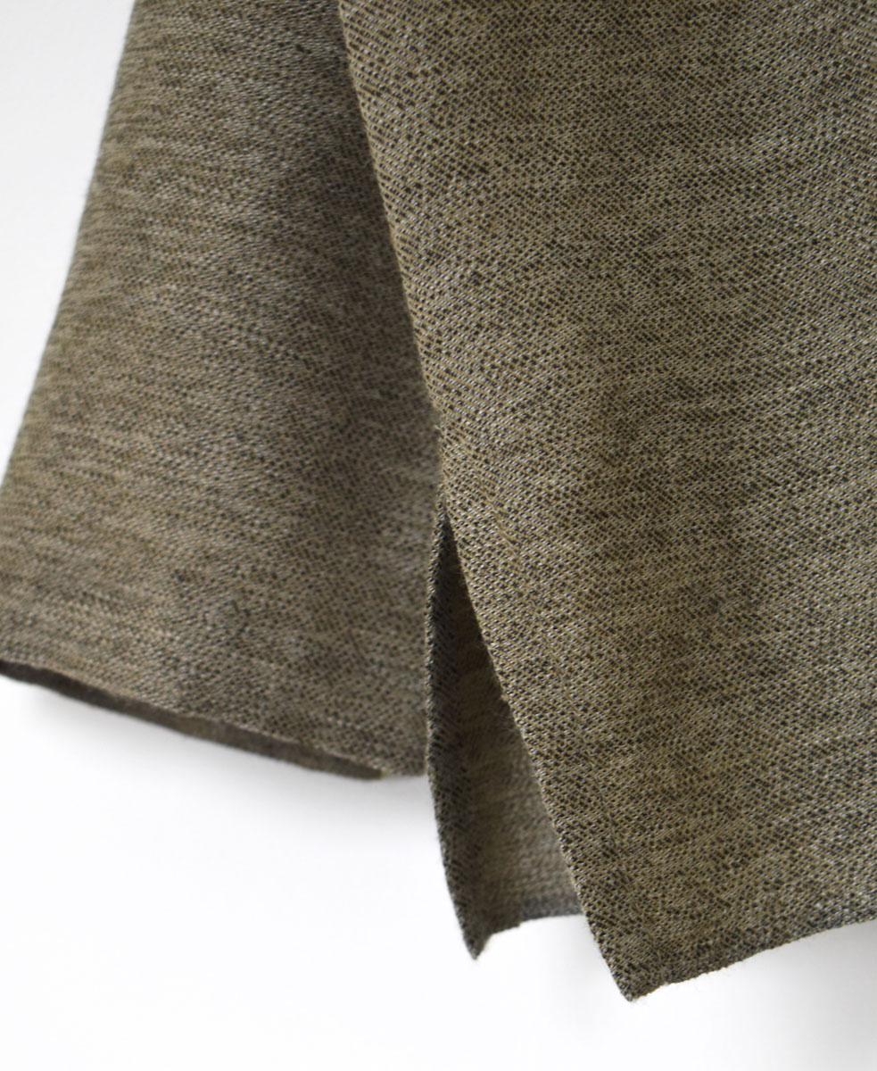 INMDS23752 (ブラウス) TWIST YARN WOOL V-NECK FRONT OPENING BLOUSE WITH MINI PINTUCK