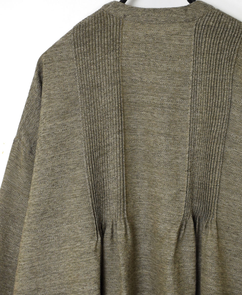 INMDS23752 (ブラウス) TWIST YARN WOOL V-NECK FRONT OPENING BLOUSE WITH MINI PINTUCK