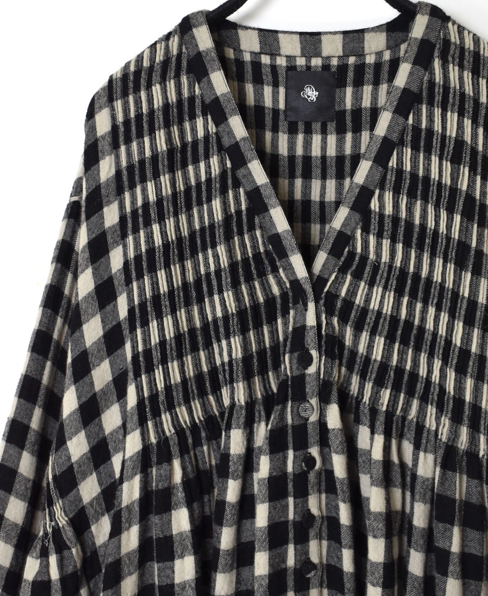 NMDS23594 (ワンピース) BOILED WOOL BIG GINGHAM CHECK V-NECK DRESS WITH MINI PINTUCK
