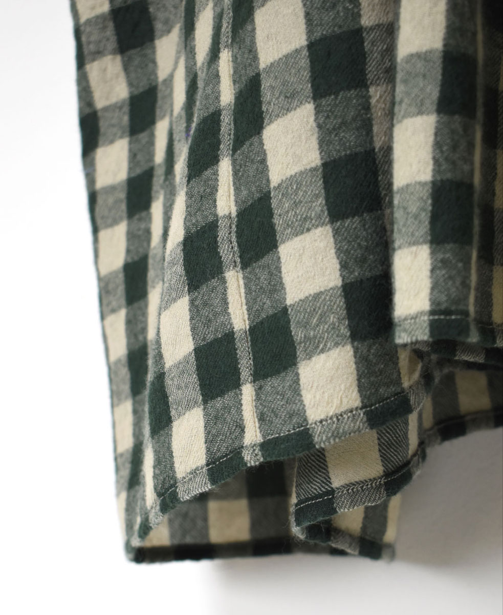 NMDS23594 (ワンピース) BOILED WOOL BIG GINGHAM CHECK V-NECK DRESS WITH MINI PINTUCK